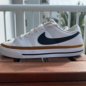 Nike low profile court shoes size 7
